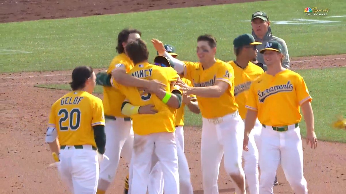 The Athletics walk it off in the 11th!