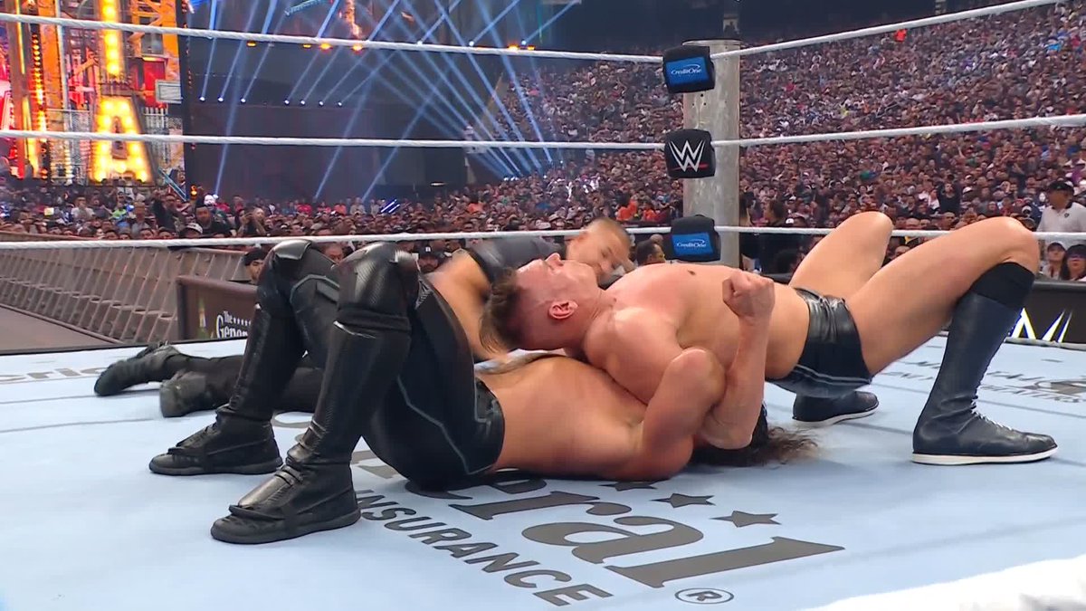 This match is BACK and FORTH!! Stream #WrestleMania LIVE RIGHT NOW on the @ESPN app! ➡️