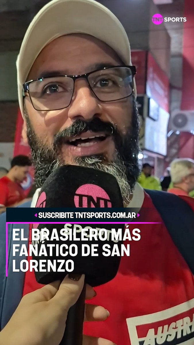 🔴🔵 "LA HINCHADA DE SAN LORENZO ES INCREÍBLE, HAY QUE IR AL NUEVO GASÓMETRO POR LA BUTTELER" Es de San Pablo y vino sólo para recorrer nuestras canchas. EL BRASILERO MÁS FANÁTICO DEL FÚTBOL ARGENTINO 🔝⚽ 🇦🇷