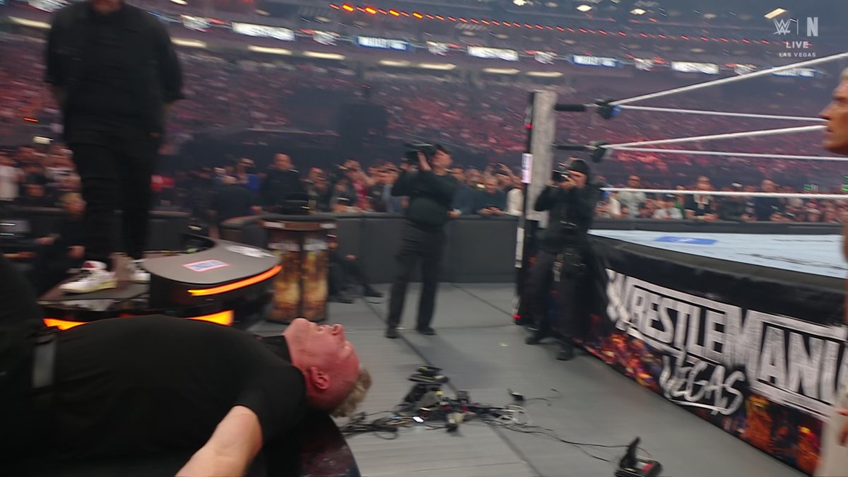 JELLY ROLL GOES THROUGH PAT MCAFEE ON THE ANNOUNCE TABLE 😳 #WrestleMania
