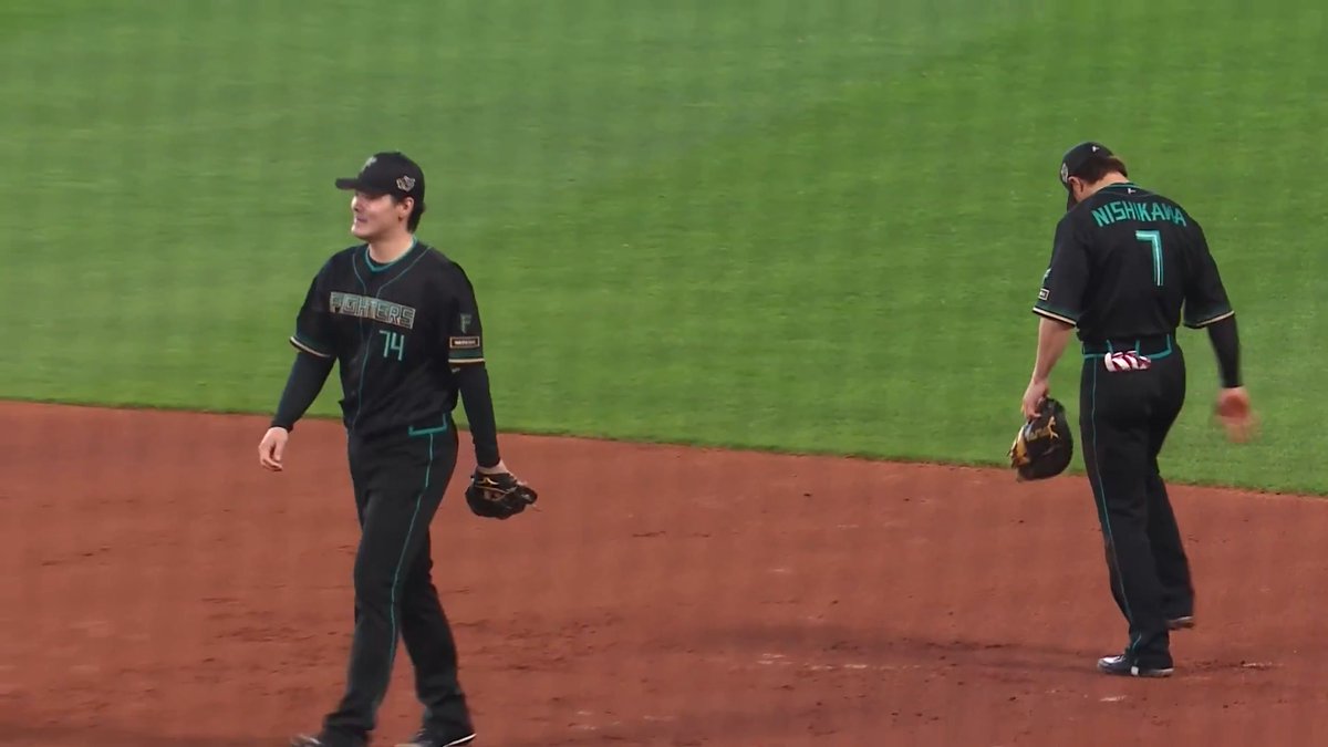 西川👉有原への連係プレー！👀🥹 北海道日本ハム 西川遥輝 選手のナイスプレー！！ 👇ライブ配信はこちら