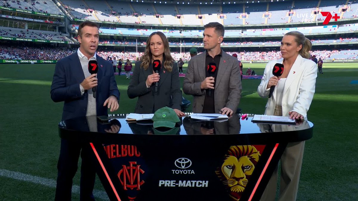 "If that had have been a prelim to a Marcus Bontempelli type, and essentially it was the independent doctor taking over, that would be a big decision." 🗣️ Tom Morris on the ARC taking Tom Edwards off for concussion despite passing an HIA