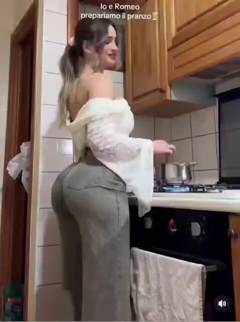 Yemek yapmayı bilen kadın 1:0 öndedir Bizim kadınlarımız da pjamayla anca koltukta otursun