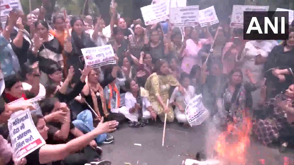 Women of Congress protest outside Narendra Modi’s residence demanding women’s reservations to be implemented now. Godi media and Modi drama is not working this time…