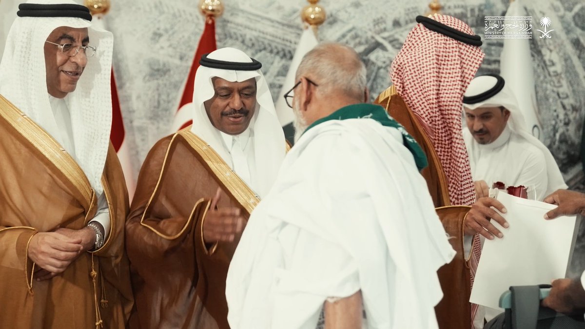 #حياكم_الله بابتسامات الرضا والبهجة.. يتوافد ضيوف الرحمن لأراضي المملكة، عبر مطار الملك عبدالعزيز بجدة. #حج_1447هـ #مبادرة_طريق_مكة