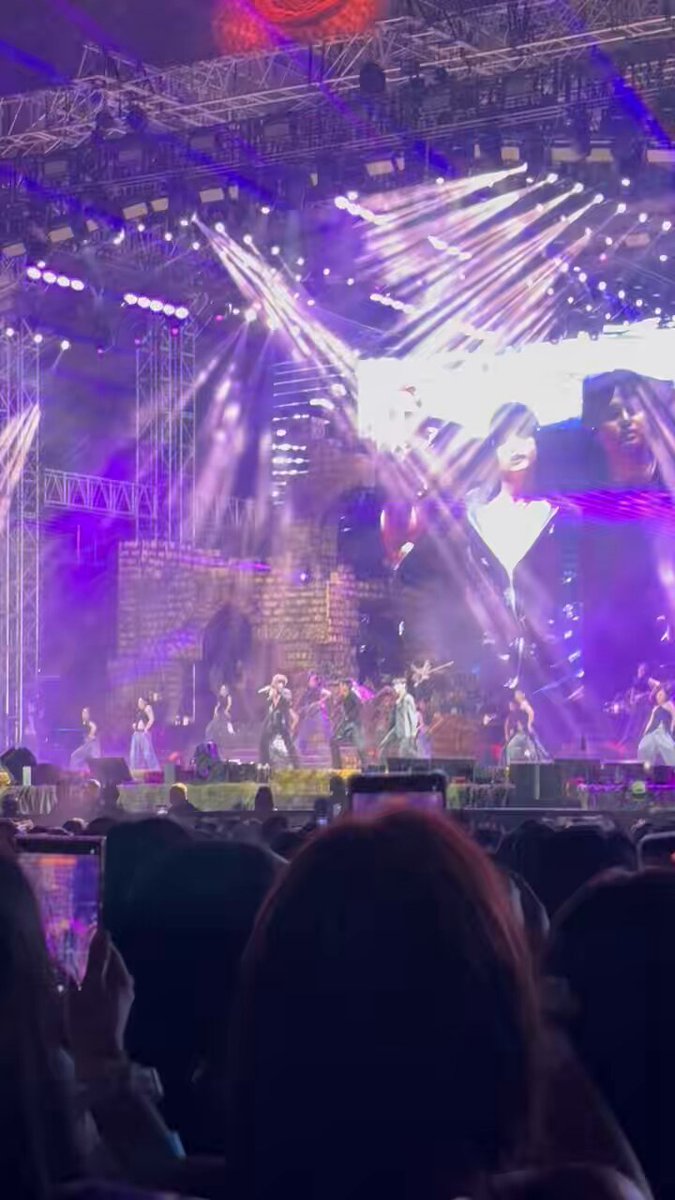 GUYS GUYS GUYSSS PAG USAPAN NATIN GAANO KAGALING SI JASTEN SA BALI NYA DITO HUHUHUHU PLUS THE CHOREOOOO AAAAAAHHAAAAAAA INLOVE NA INLOVE AKO SB19 SMDC SoldOut WaSuccess Finale SB19 TrilogyConcert Finale SB19 Official #SB19 #WakasAtSimula #SB19WaS