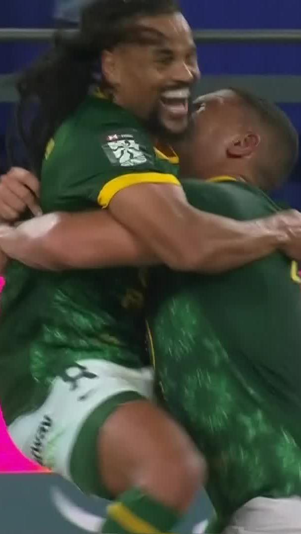 𝐂𝐇𝐀𝐌𝐏𝐈𝐎𝐍𝐒 𝐀𝐆𝐀𝐈𝐍! 🤩🏆 The Blitzboks win their first-ever #HSBCSVNS in Hong Kong 🇿🇦 #HSBCSVNSHKG | #SSRugby