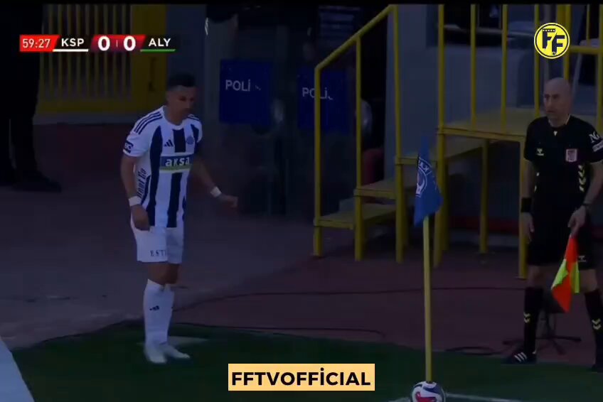😱😱 İRFAN CAN KAHVECİ KORNERDEN GOL ATTI! İrfan Can Kahveci, çok kritik anda Kasımpaşa'ya can suyu oldu.