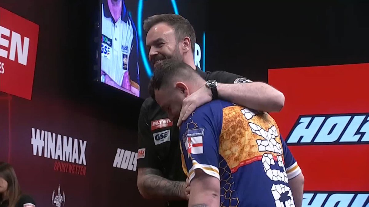 SMUDGER GETS OVER THE LINE! What a contest! After hitting seven perfect darts in the final leg of the match, Ross Smith just about gets the job done against Josh Rock - pinning double four to move on in Sindelfingen! 📺 #ET5