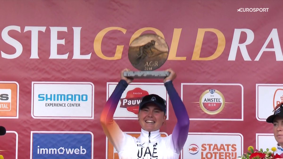 Que no se diga que no es española 🤭 Cerveza de trago de Paula Blasi tras ganar la Amstel Gold Race 🍺 Demi Vollering flipando 😂