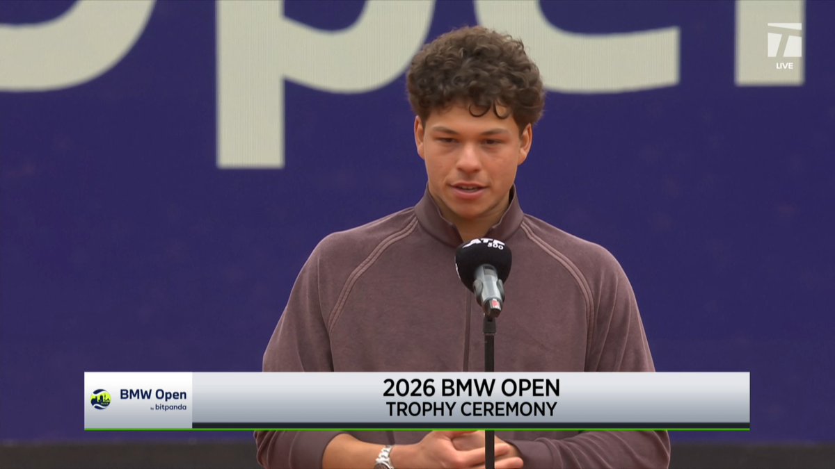 “To have people who dedicate their lives to helping me is something I don’t take for granted.” 🗣️ Ben Shelton shares a moment with his father and team after winning the Munich title. #BMWOpenbybitpanda