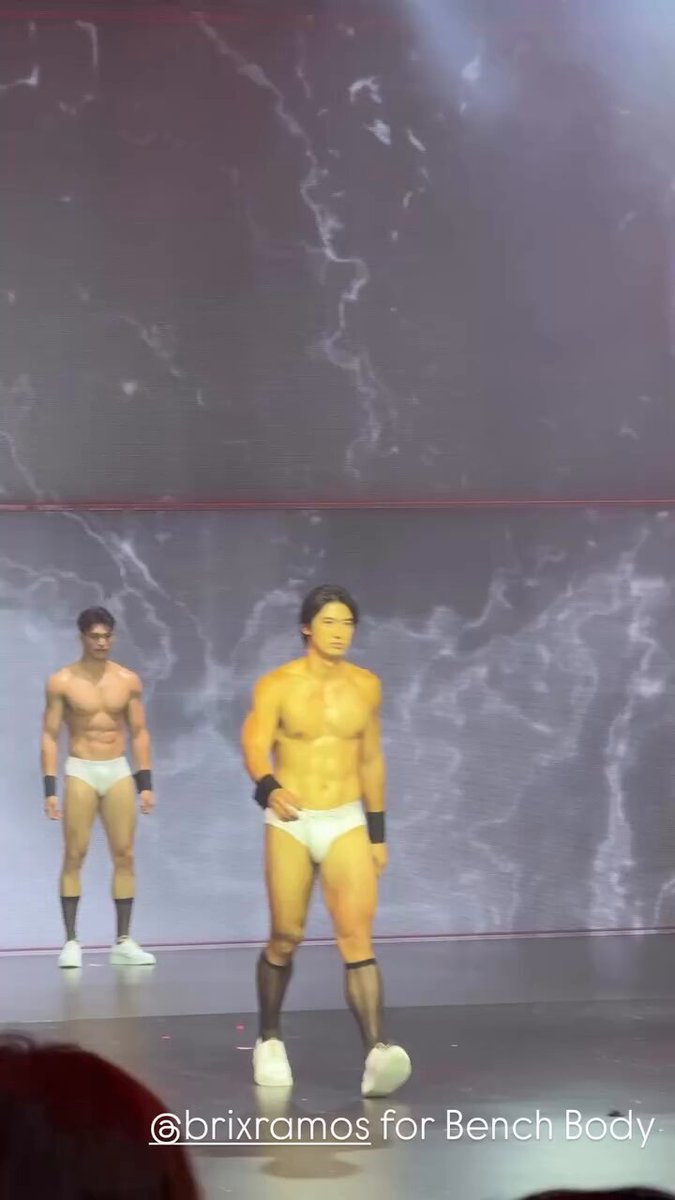 sanay na sanay na rumampa na naka brief lang si Brix Ramos 🔥🩲 Bench Fashion Week 📹 Paul Angelo