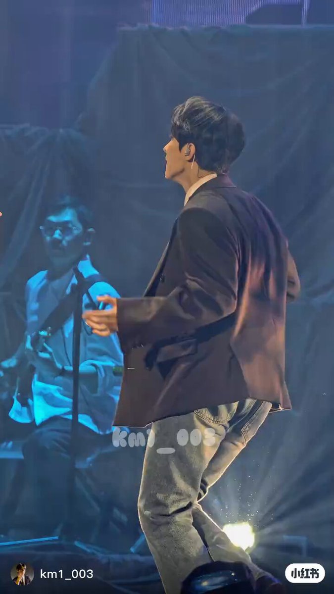 THE FULL BODY FANCAM OF DOKYEOM AND SEUNGKWAN’S HUG IS EVEN CRAZIER😭😭😭 (cr: #도겸