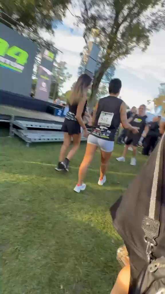 Saludo con onda entre Mayra y Alak. Dos que suena para competir por la gobernación. El por el MDF, ella por La Cámpora. Fue en una maratón organizada por la Defensoría del Pueblo de de PBA en la República de los Niños a beneficio del Hospital Interzonal de Agudos Especializado en Pediatría "Sor María Ludovica".
