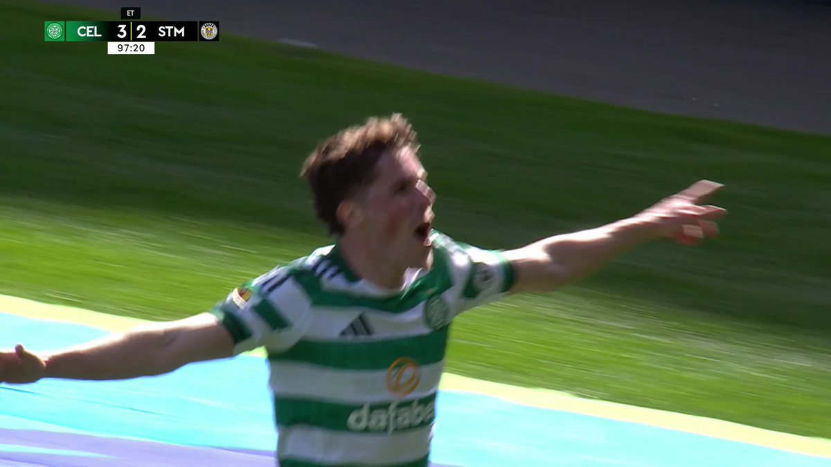 Luke McCowan got in on the act, grabbing a fourth for Celtic 🍫