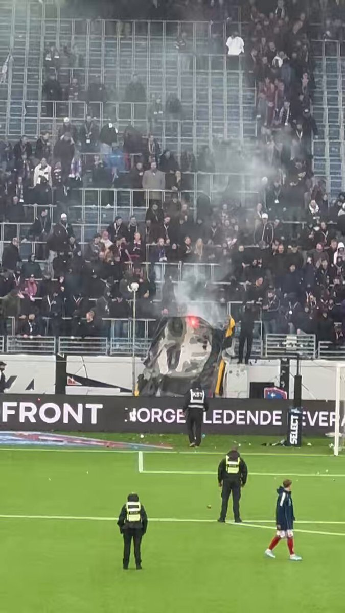 Klarte ikke en gang å sette fyr på tifoen de har stjålet. Herregud å så flaut 😂