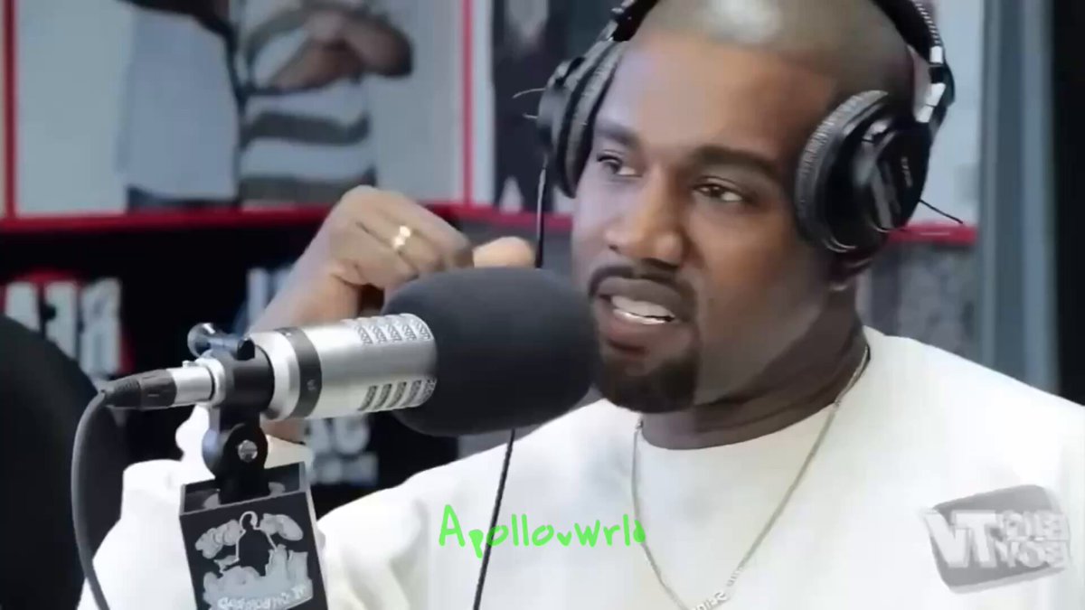 The interviewers shoes were so bad Ye’s facial expression changed 😭😂