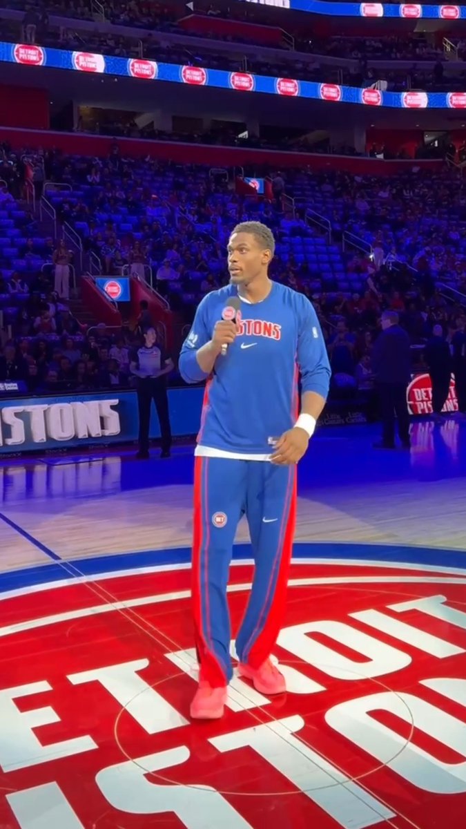 Can I get a DEEETROIT BASKETBALL 🗣️