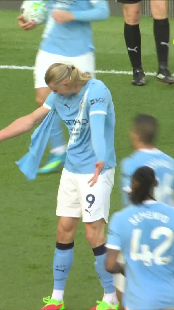 The battle between Gabriel and Haaland is getting rough 🫣👕 📺 Stream #MCIARS on DStv: