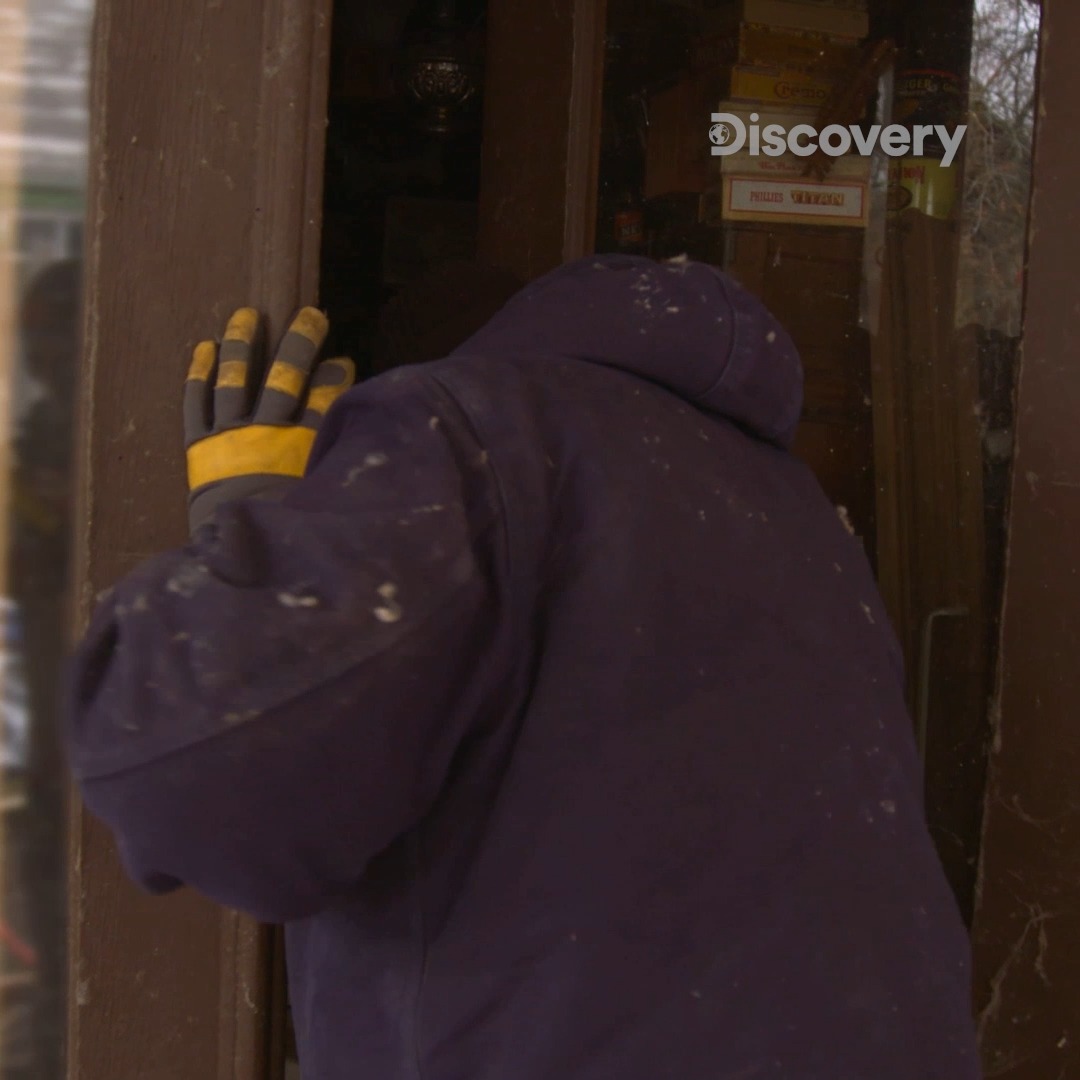 This hardware store has been abandoned for THIRTY YEARS! What will they find? Catch a new #FilthyFortunes tonight at 9P on Discovery.