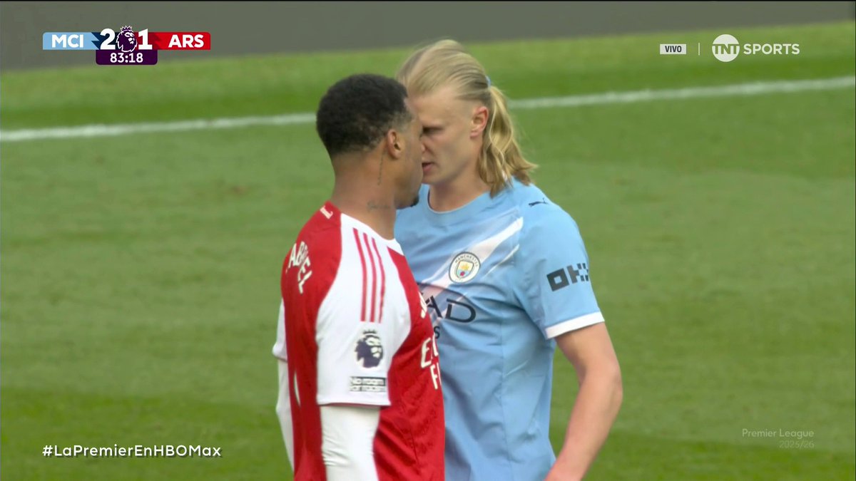 Arsenal y Manchester City imitando el América vs Toluca de ayer: 🚬