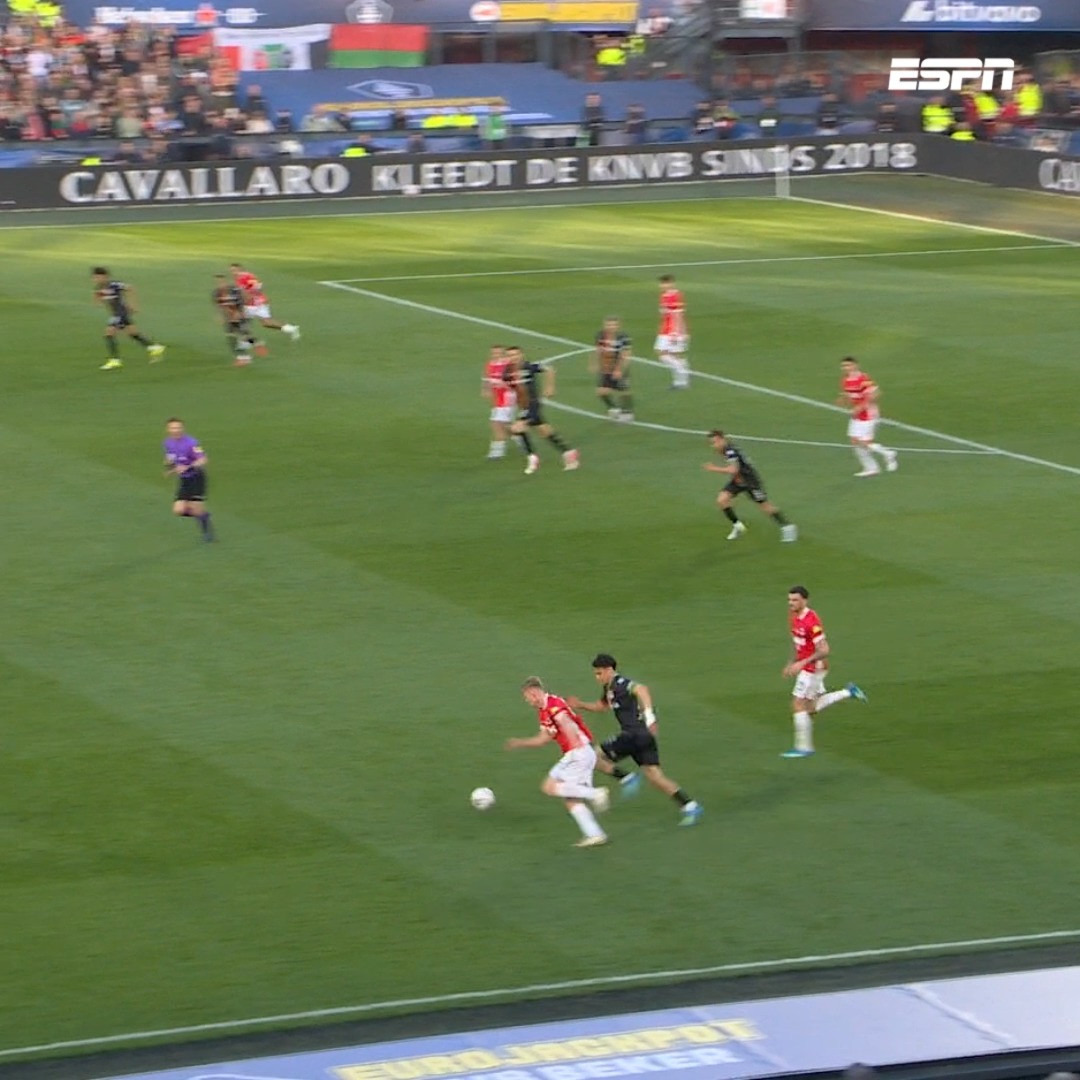 Kees Smit speelt Sven Mijnans vrij, die koeltjes raak schiet 💥 #aznec