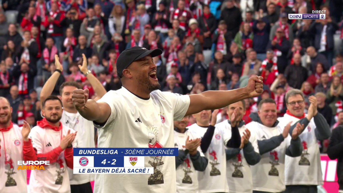 👏😍 Vincent Kompany ovationné par ses joueurs, son staff et les supporters du Bayern pour fêter le sacre ! #FCBVfB #Bundesliga