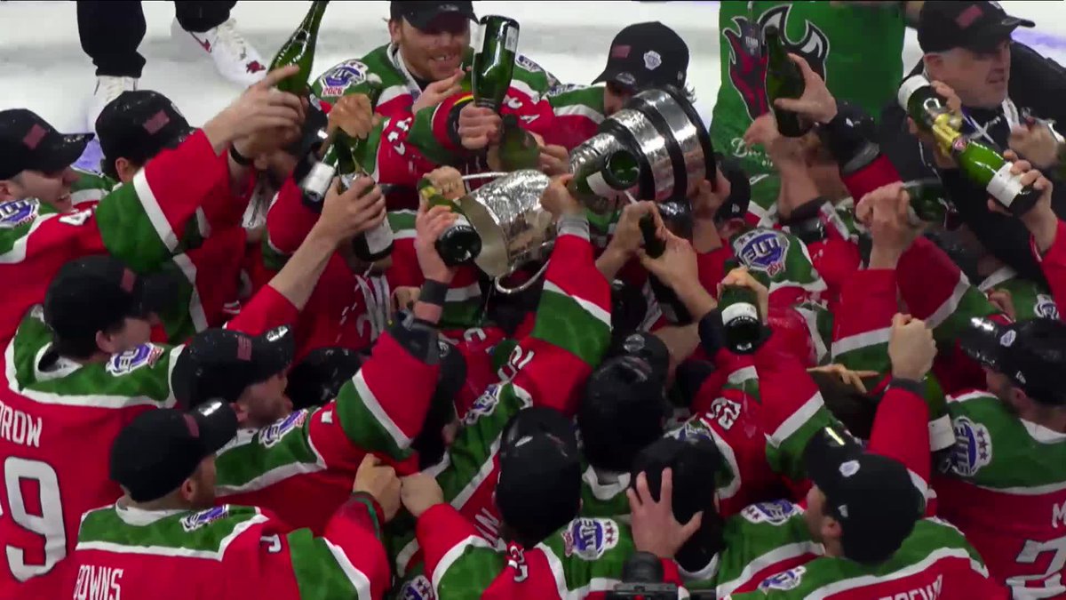 The trophy is held aloft! ๐ What a night for Cardiff Devils ๐ #EIHL #POFW26