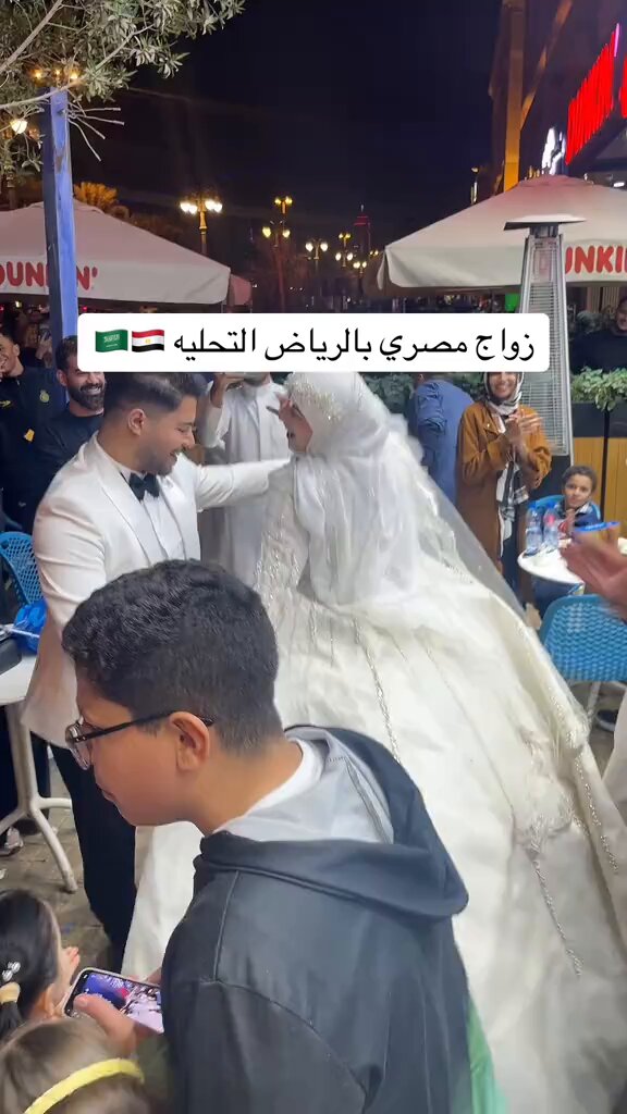 هيا خذلك 😱 زواج فسايخة همج بشارع التحلية بالرياض
