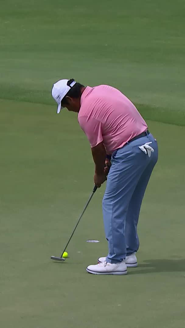 Here's something you don't see everyday. 👀 Notah Begay putts righty & lefty depending on the break in the putt. #SrPGAChamp