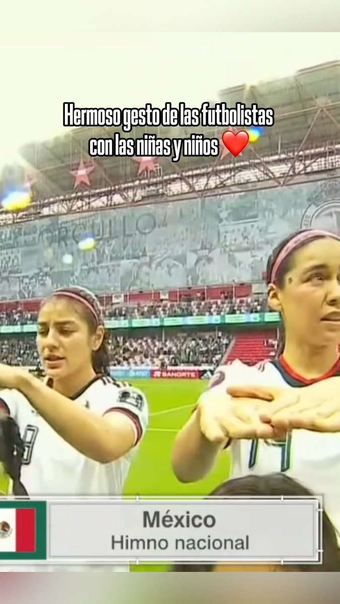 ¡QUÉ GRANDES! 👏 Se cayó el cielo en el Nemesio Diez pero las jugadoras de la Selección Mexicana cubrieron a los niños que salieron con ellas durante el himno 💚🤍❤️