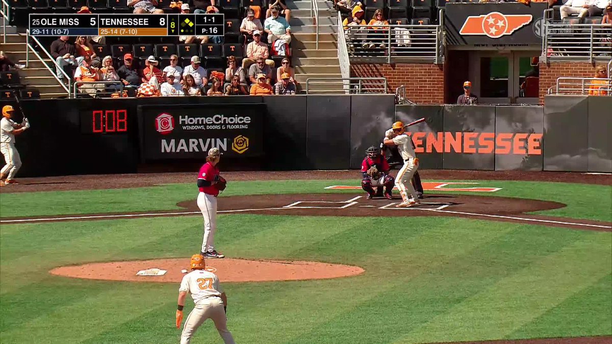 Ford feeds the porches with a three-run blast 💥 📺 #GBO🍊 // #OTH