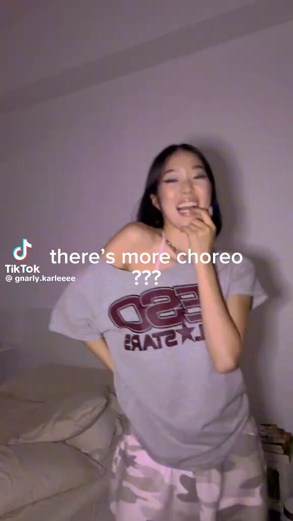 i’m crying why did she randomly open her mouth like that in the beginning 😭😭
