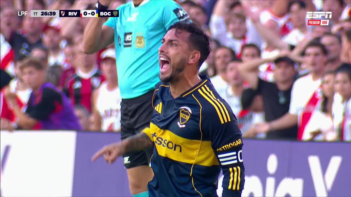 🗣️Leandro #Paredes reckamó AMARILLA para Salas, pero Darío Herrera, que amonestó rápidamente a Bareiro, no lo hizo con el de river... Avisamos en la semana...