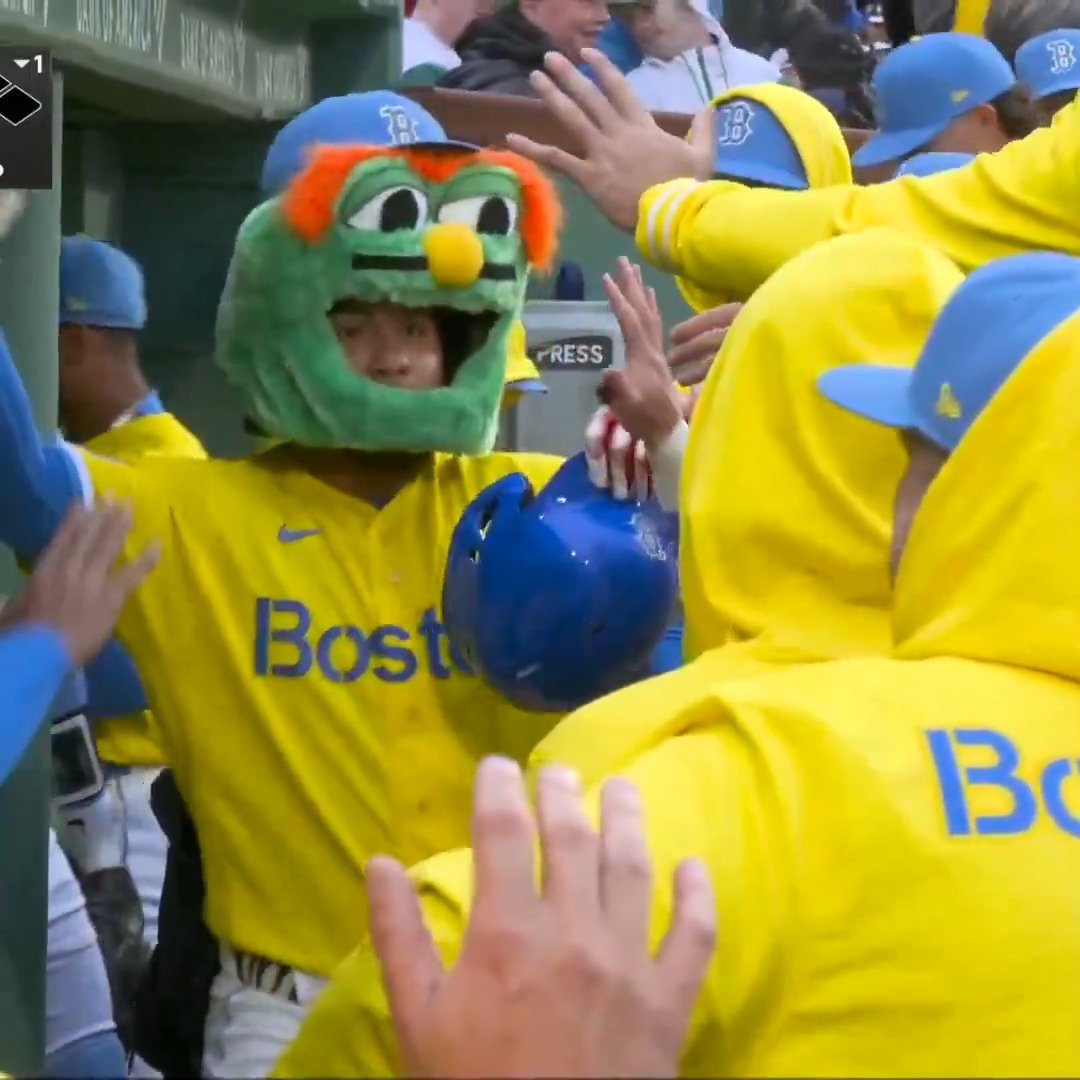Willson with a solo shot to the Monster!