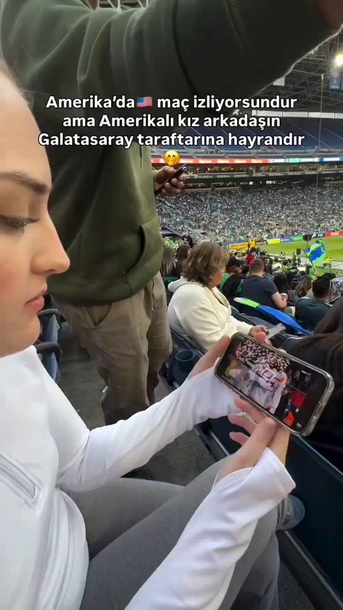 Amerika da maç izliyorsundur Ama kız arkadaşın Galatasaray taraftarına hayrandır Galatasaray Evrenseldir ❤️ 💛