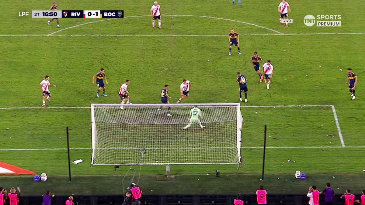 La mejor de River en todo el partido. No quiso entrar.