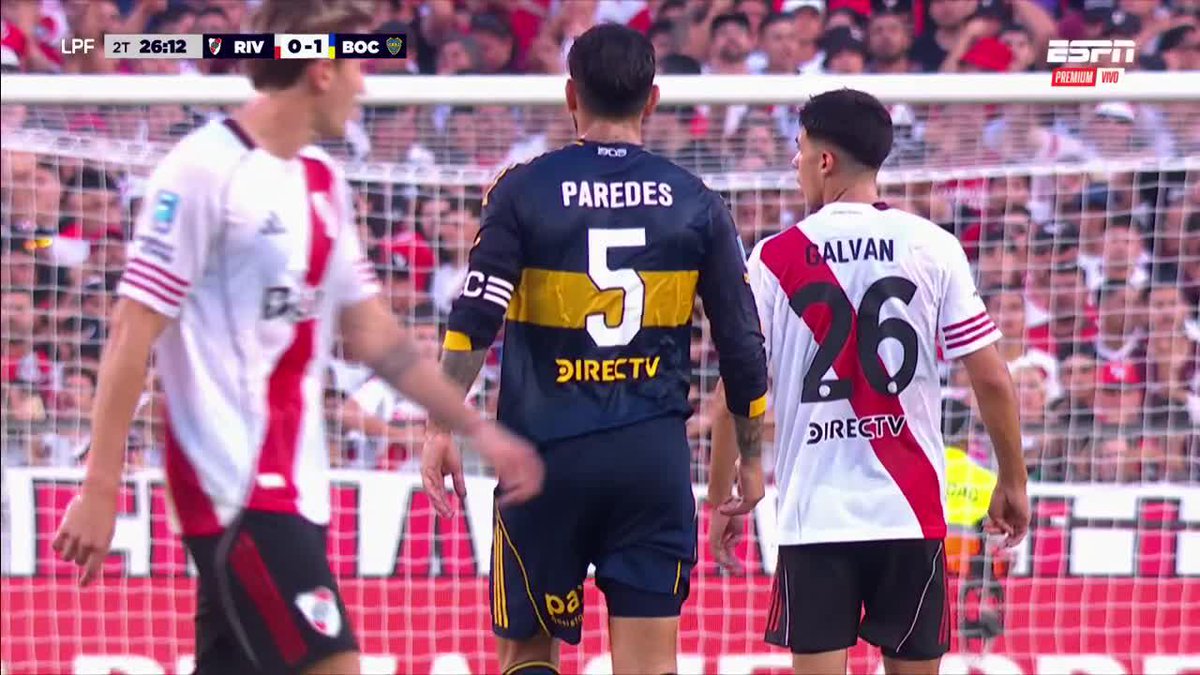 🚨El momento que Leandro #Paredes sintió la molestia muscular.⚠️