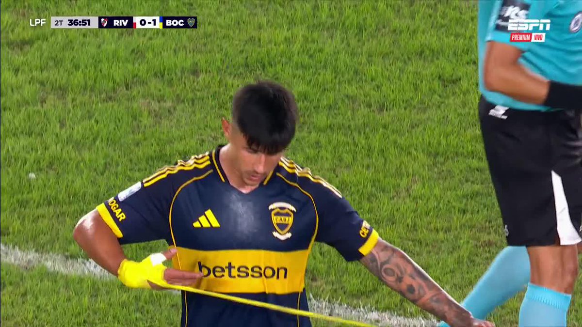 ⚽🔥 ¡SILBIDOS PARA BAREIRO! Adam luchó todo el partido, fue reemplazado y salió muy silbado en el Monumental en el superclásico entre River y Boca. ▶️ ESPN Premium | Suscribite al Pack Fútbol | #TorneoApertura 🇦🇷