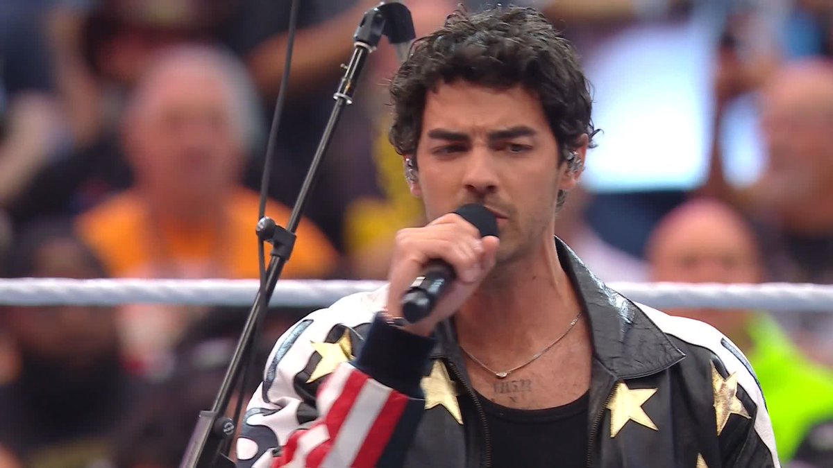 Music Superstar J O E J O N A S sings "The Star-Spangled Banner" to kick off #WrestleMania! 🎶 The FIRST HOUR of #WrestleMania is LIVE RIGHT NOW on ESPN!
