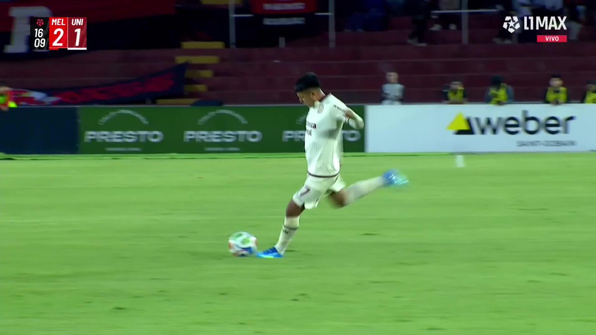 Un defensa agarra a Riveros y el otro lo patea en la pantorrilla. Cobra offside cuando Riveros llega desde atrás. Si quieren tener finales a fin de año, avisen para saber con que reglas jugamos.