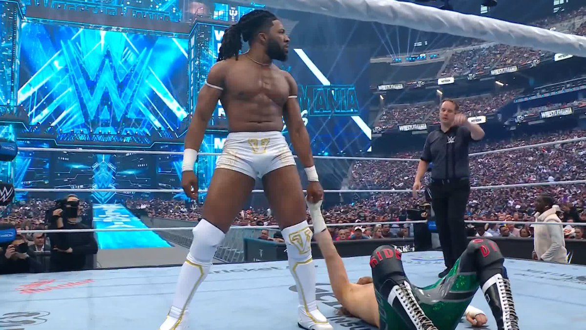 A little homage to Booker T. Huffman 🖐️ Stream #WrestleMania LIVE RIGHT NOW on the ESPN app! ➡️