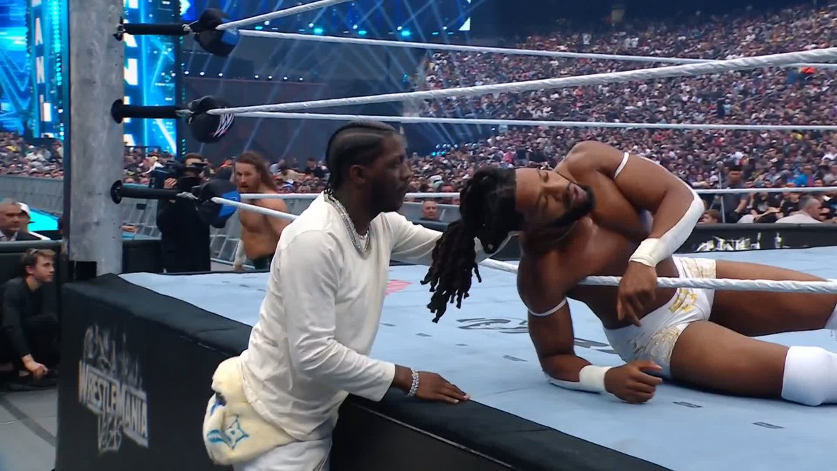 A relentless attack CONCRETE BOY BOAT^ 🫢 Stream #WrestleMania LIVE RIGHT NOW on the ESPN app! ➡️