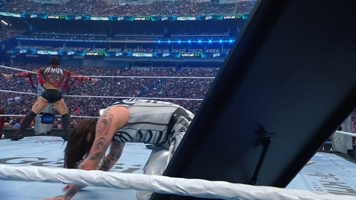 HOW did The Demon kick out?!? 😱 Stream #WrestleMania LIVE RIGHT NOW on the ESPN app! ➡️