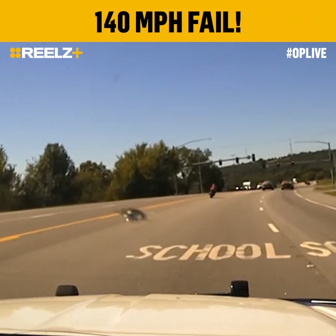 💥 A motorcycle pursuit in #Springdale, Arkansas reached speeds of 140 mph before ending in a violent head-on crash with an Arkansas State Police patrol vehicle. The dramatic moment was captured during the chase. 🚓🔥 #OPLive #OPNation #REELZ