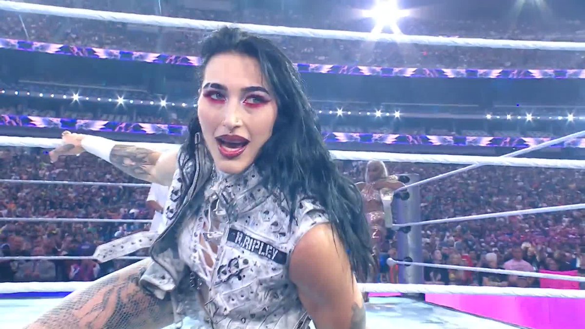 LOOK IN HER EYES 🤩 RheaRipley_WWE Stream #WrestleMania LIVE RIGHT NOW on the ESPN app! ➡️