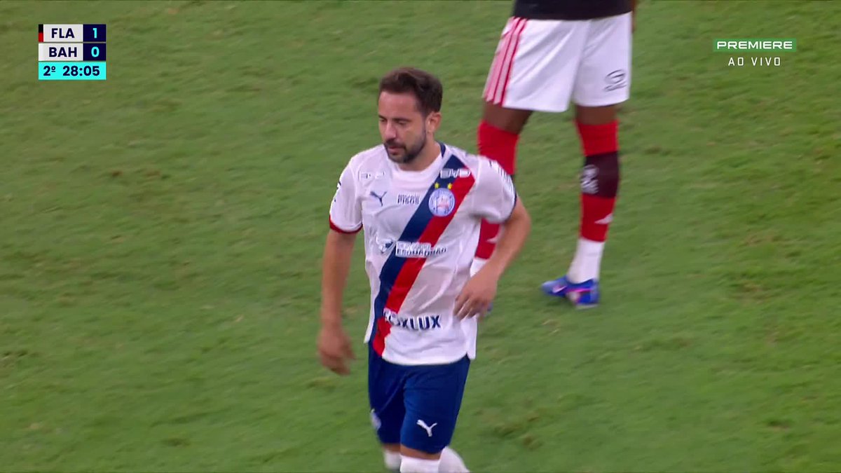 Everton Ribeiro tem o nome gritado pela torcida do Flamengo ao deixar o campo pelo Bahia.