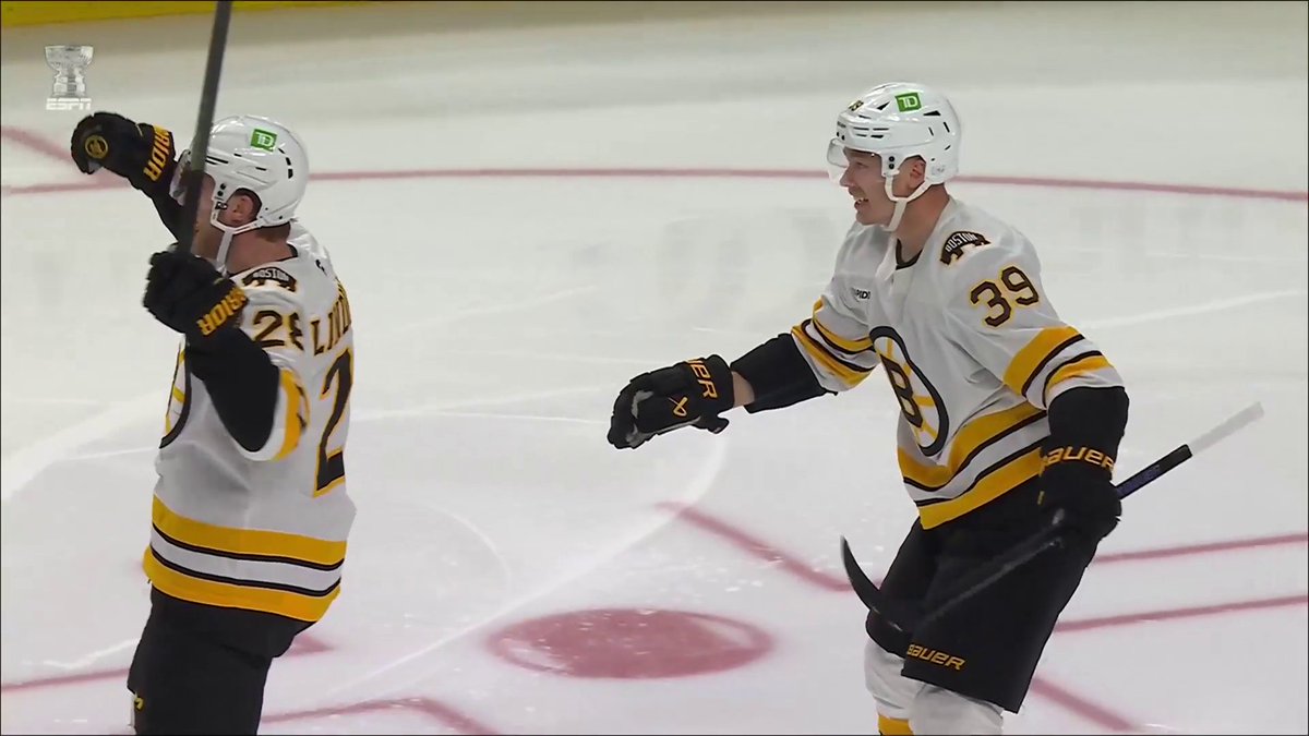 Elias Lindholm extends the Boston Bruins lead to TWO! 🐻 #StanleyCup 🇺🇸: ESPN 🇨🇦: Sportsnet & TVA Sports 2
