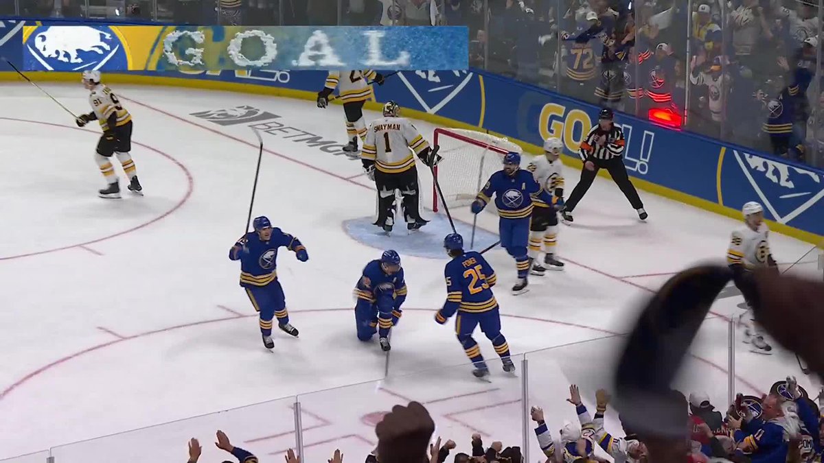 TAGE NATHANIEL THOMPSON HAS TIED THE GAME ‼️ BUFFALO IS UNGLUED 😱