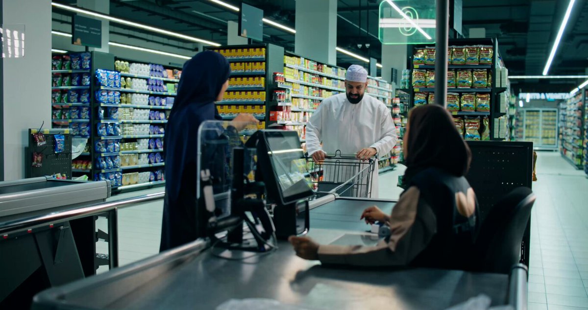ممكن تنسى أغراض … ممكن تنسى نفسك حتى بس تنسى الصفاء؟ هنا المشكلة الموقف يكبر… وانت السبب سوي كل شيء… الا انك توصل الكاشير بدونه!